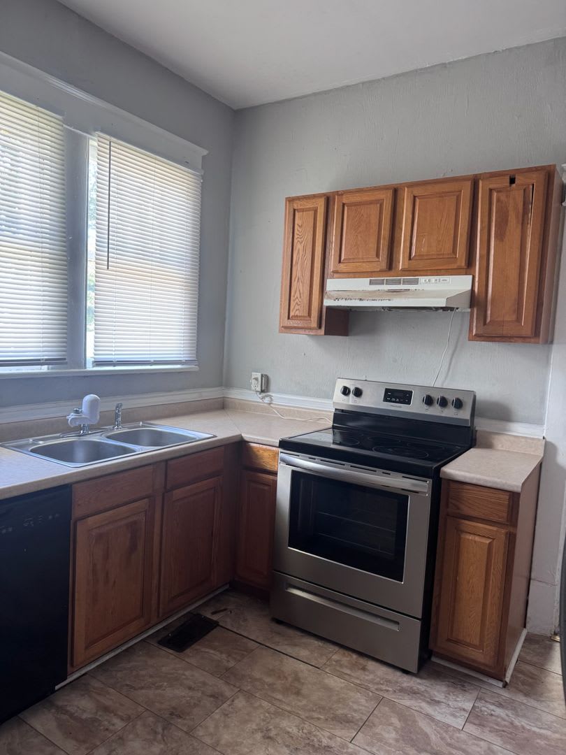 4 bedroom, 3 bath house for rent in the grid – photo 3
