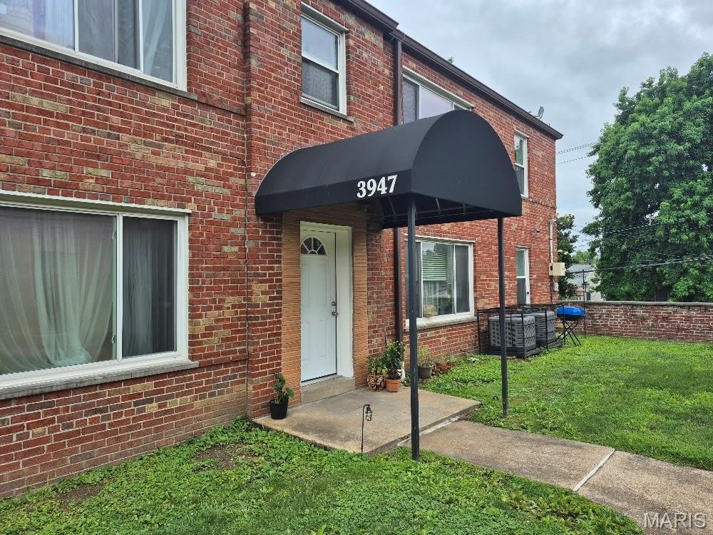 3947 Jamieson Avenue – photo 2