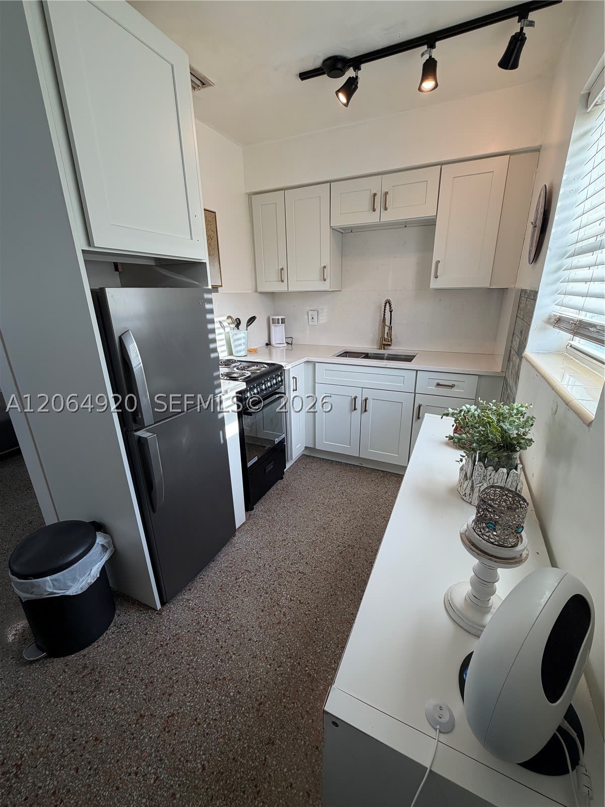 2130 Mckinley St – photo 3