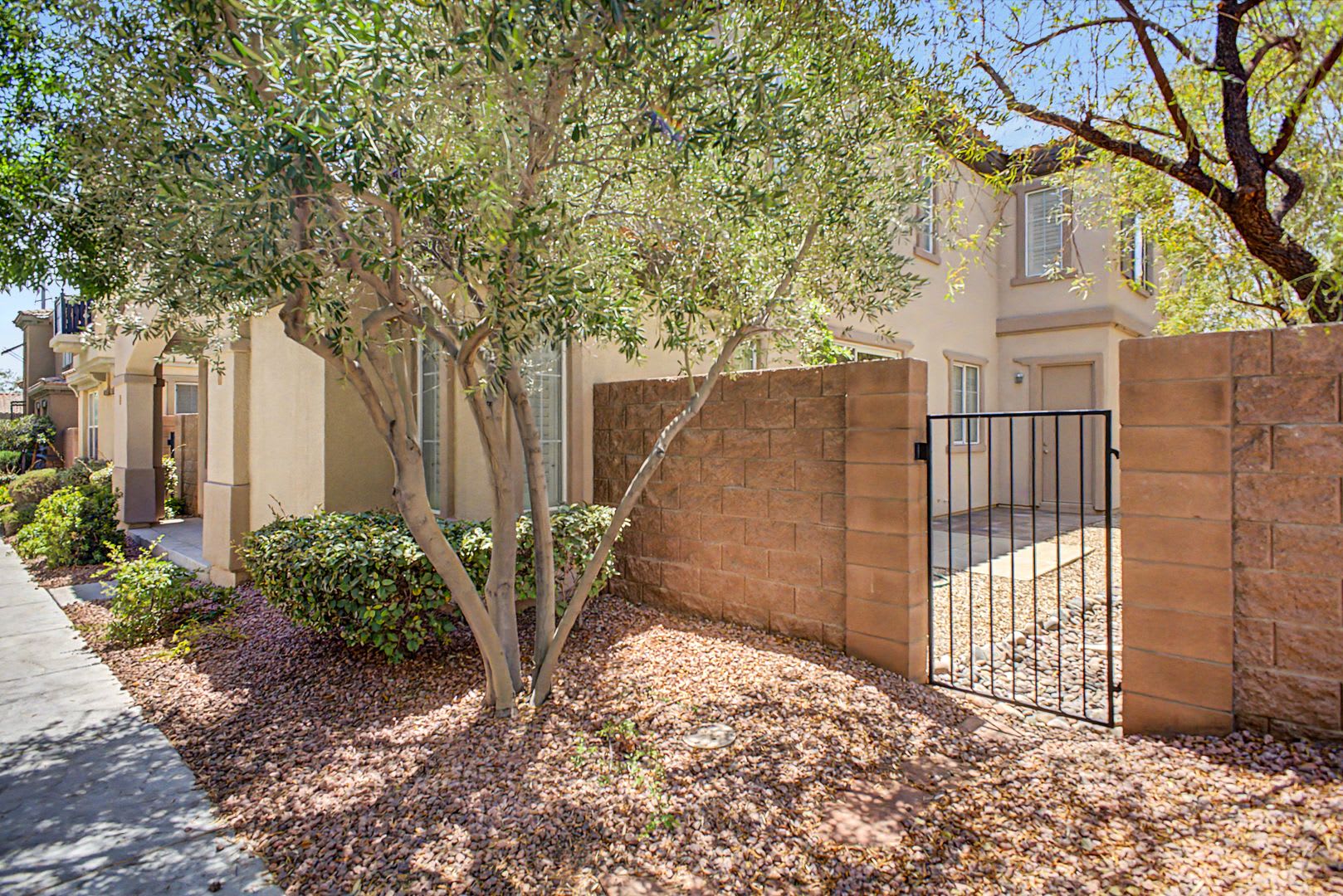 Guard gated home in the heart of Summerlin! – photo 3