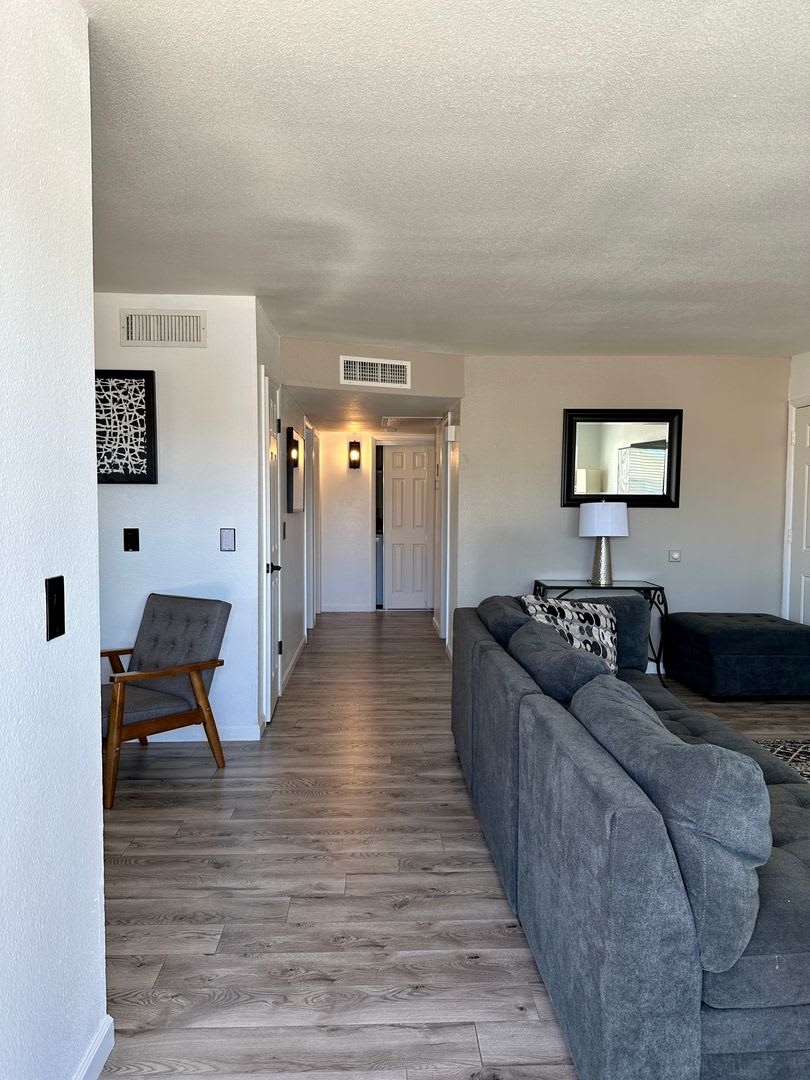 Coming Early October Unfurnished Long Term – photo 3
