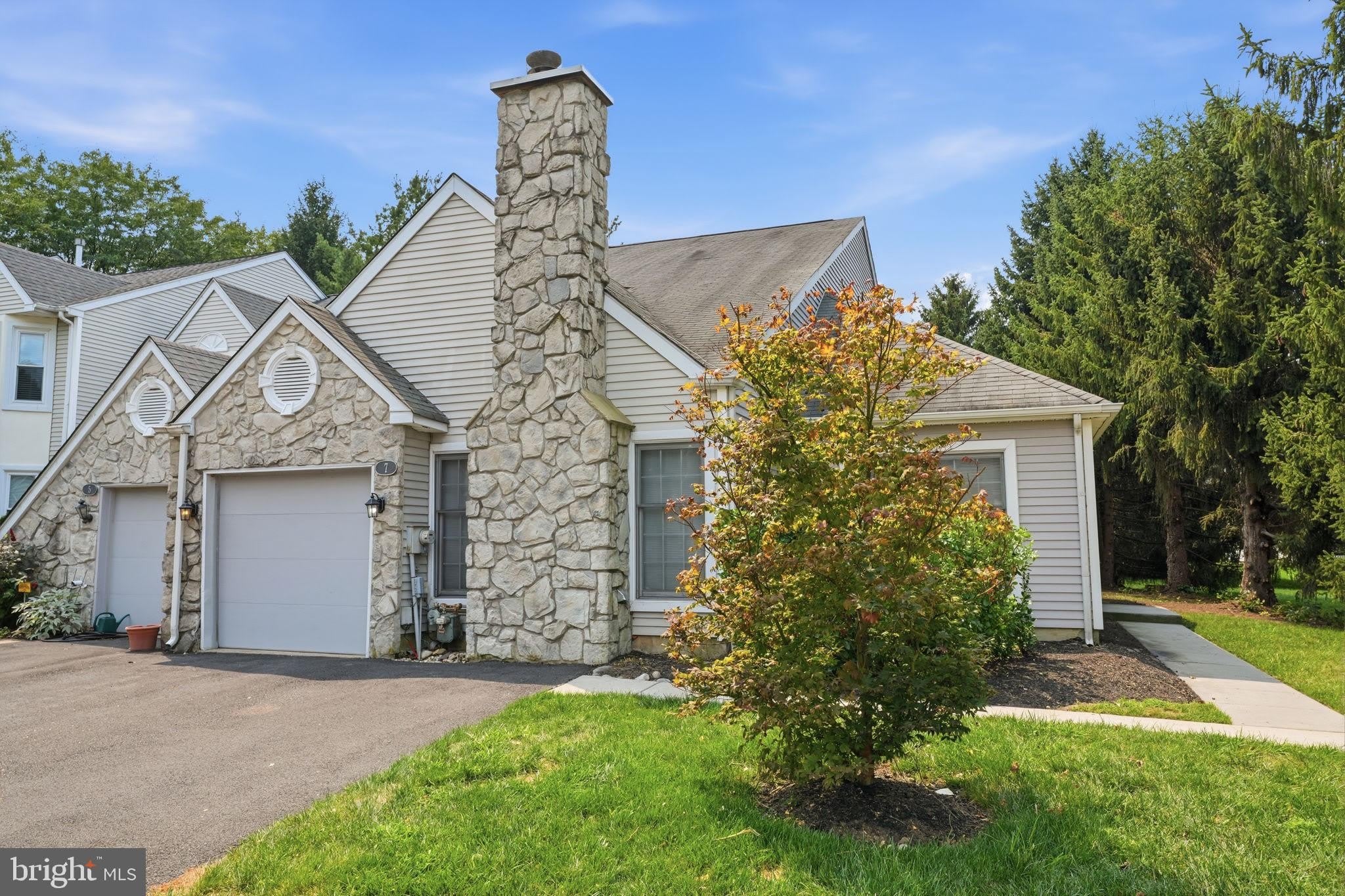7 WALTON Court – photo 1
