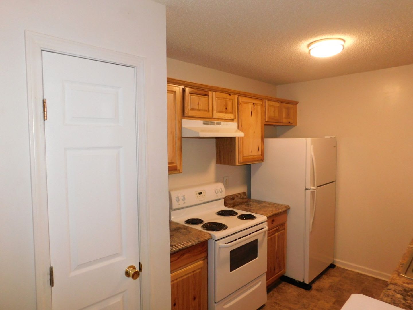 Charming 2-Bedroom, 2-Bath Duplex with Garage – photo 2