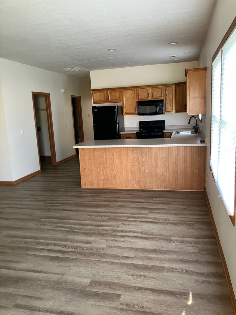 2 Bedroom, Ranch Townhome with Garage – photo 1
