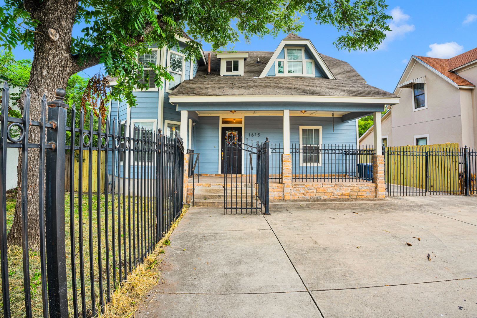 Charming 4-Bedroom Home near Downtown SA! – photo 1