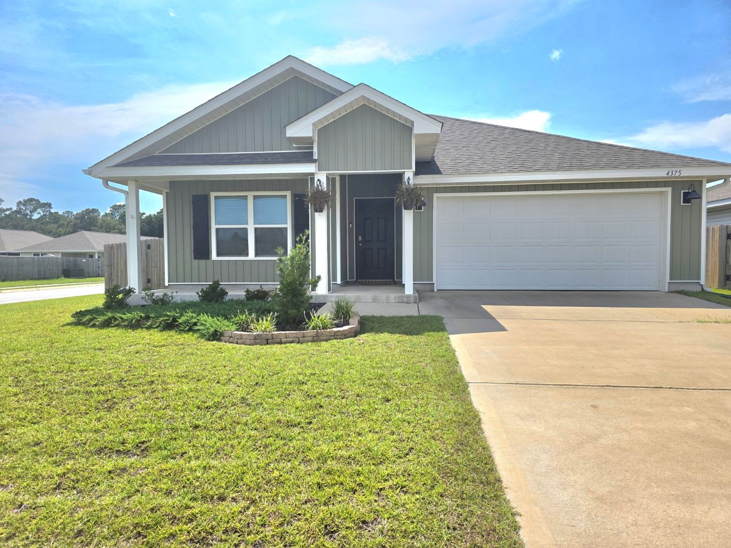 4 bed/2 bath – photo 1