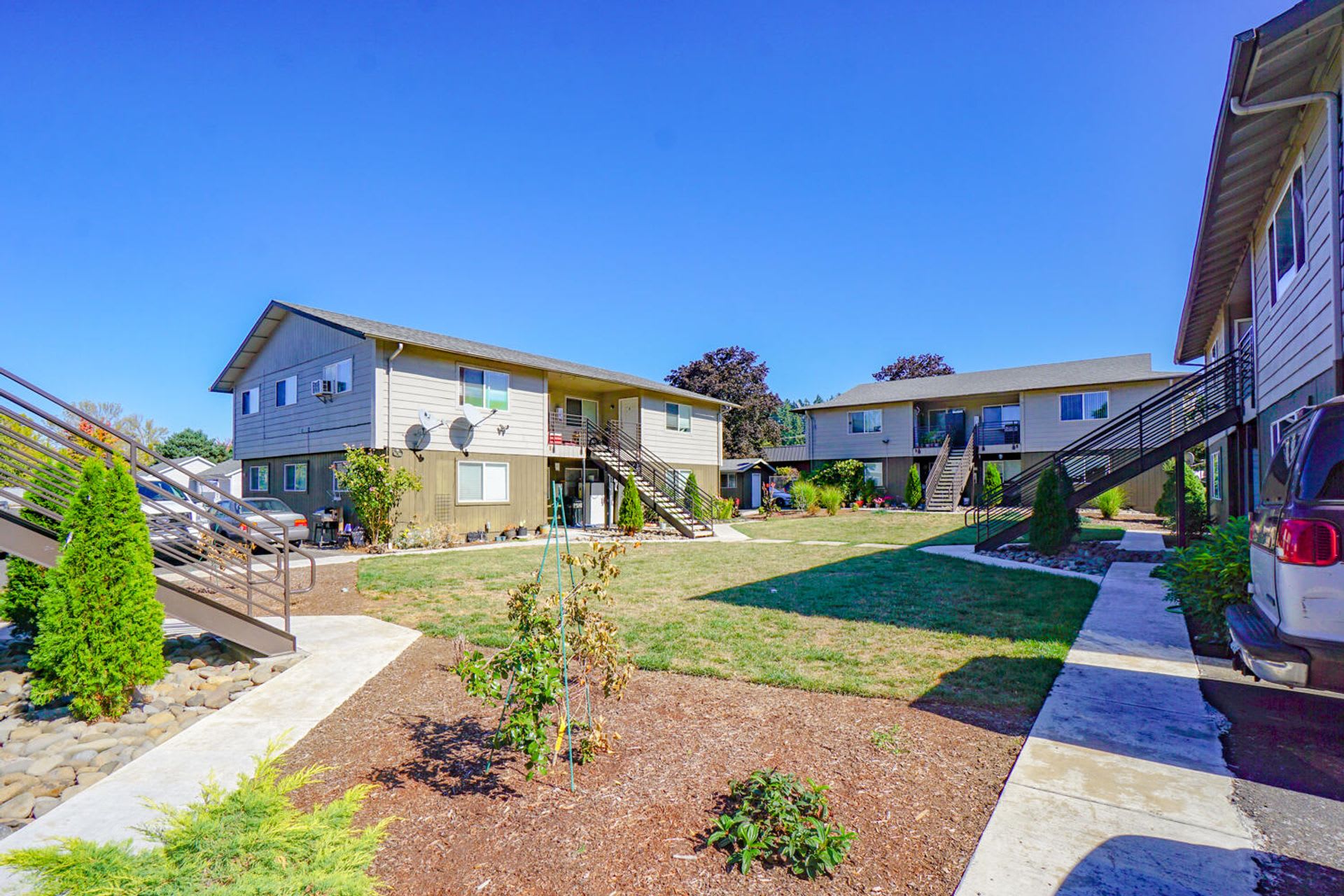 Broadway Apartments – photo 4
