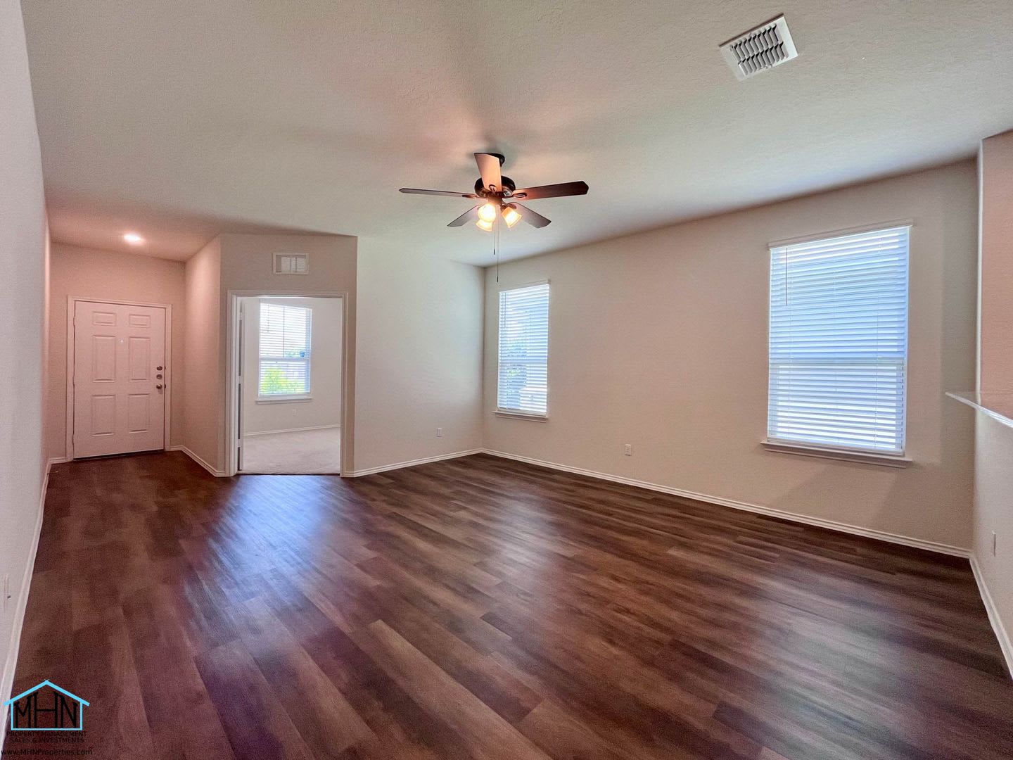 Welcome Home to Your Dream Oasis! A Beautiful 3-Bedroom 2-bath Home in Desirable Seguin! – photo 3
