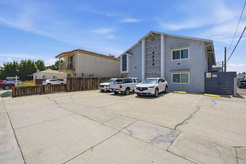 4674 Bancroft Street – photo 1