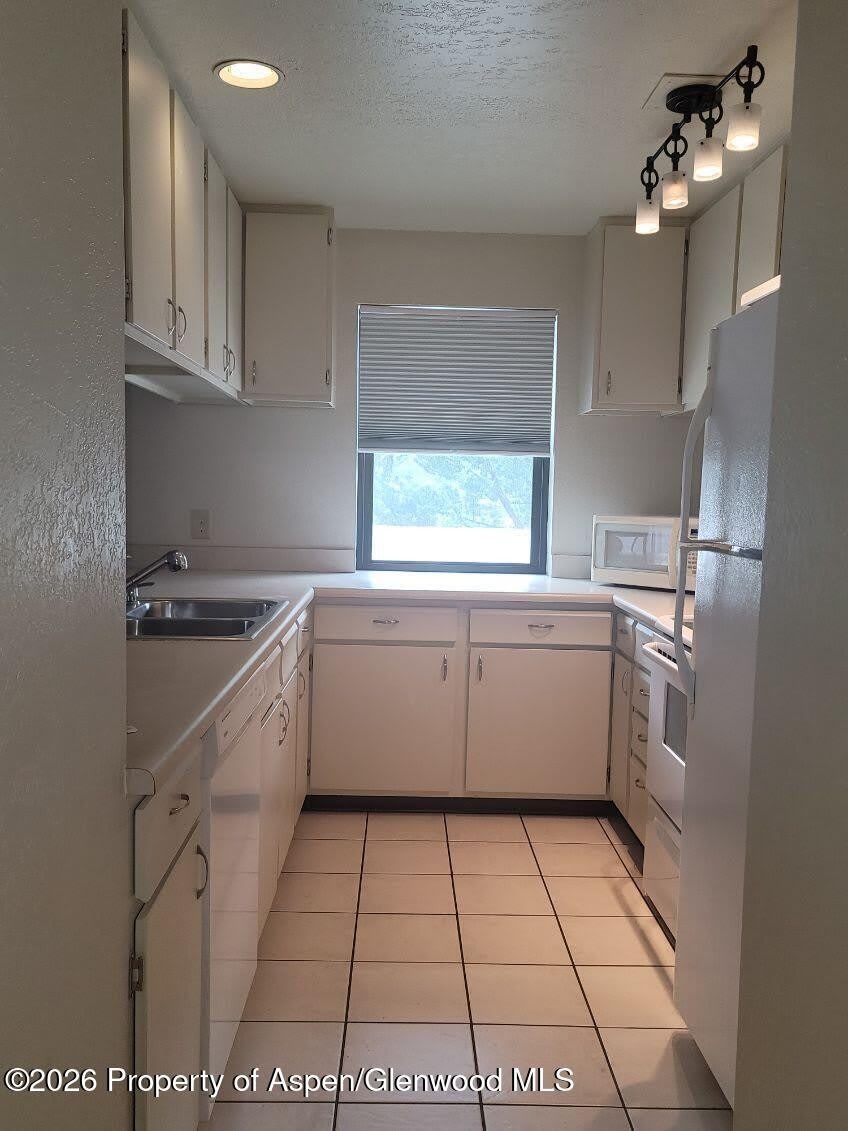 2015 Blake Avenue – photo 4