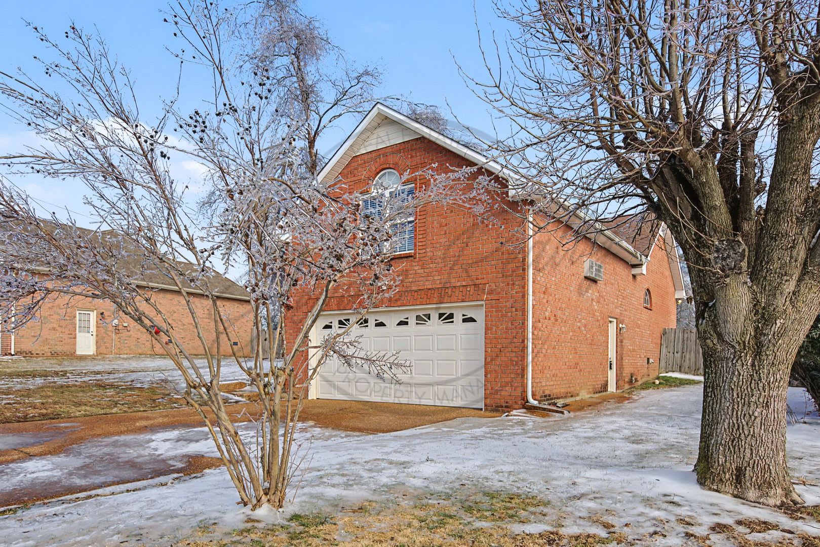 Three Bedroom Brick Home in Hendersonville! – photo 3