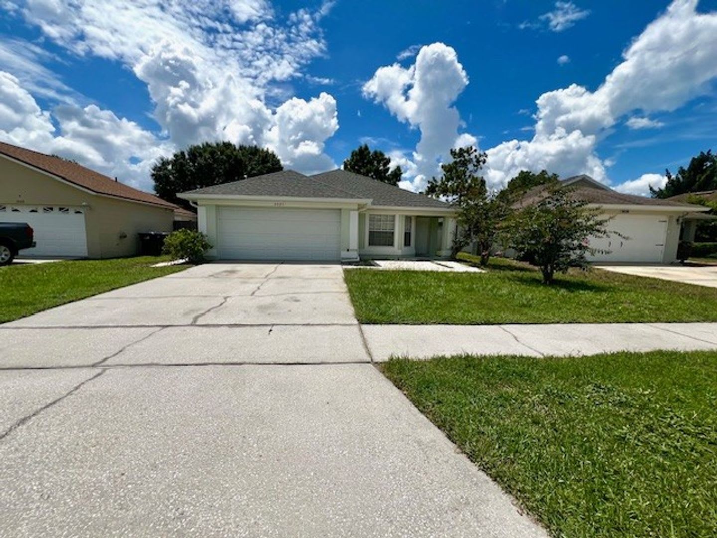 Welcome Home Updated Flooring Fresh Interior Paint Move In October Beautiful 3X2 With Attached 2 Car Garage Lawn Care Included Near E50 – photo 3