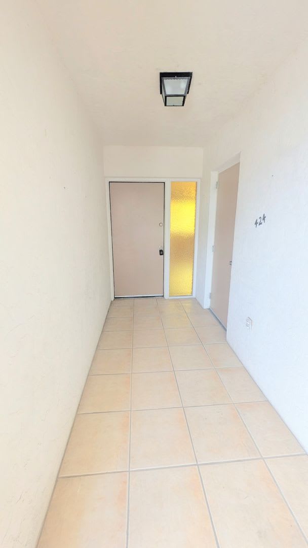 Annual UNFURNISHED 2/1 condo Island life – photo 3