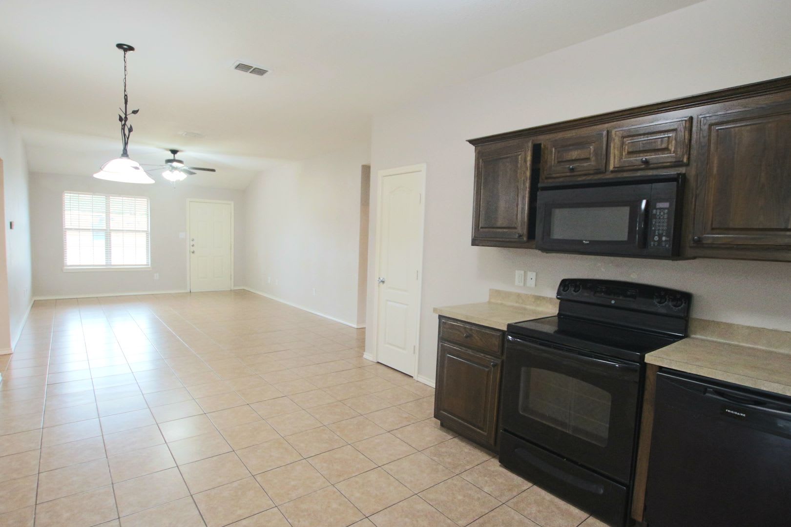 Available 3 Bedroom Duplex in Lindale! – photo 4