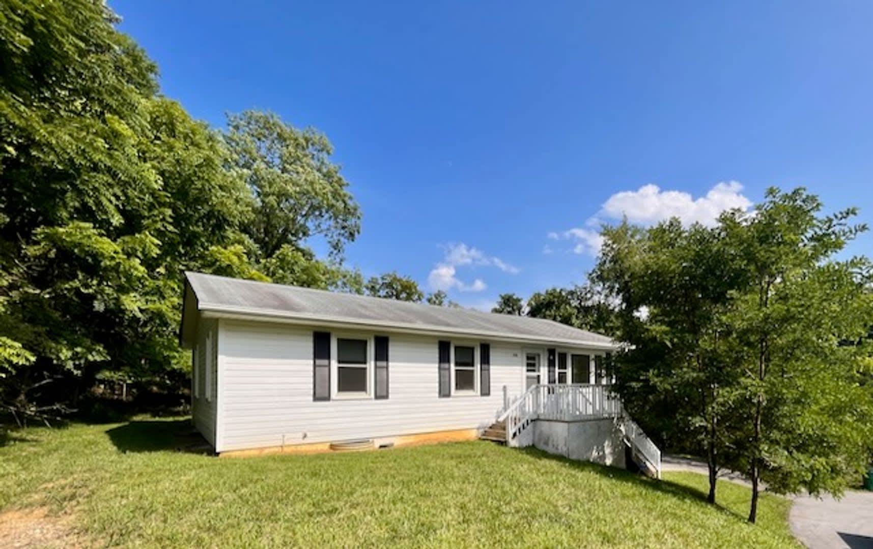 3 Bedroom, 1 Bath House – photo 3