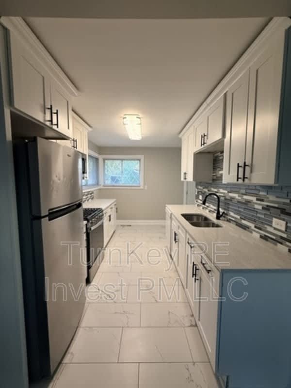 17002 Greenbay Avenue – photo 2