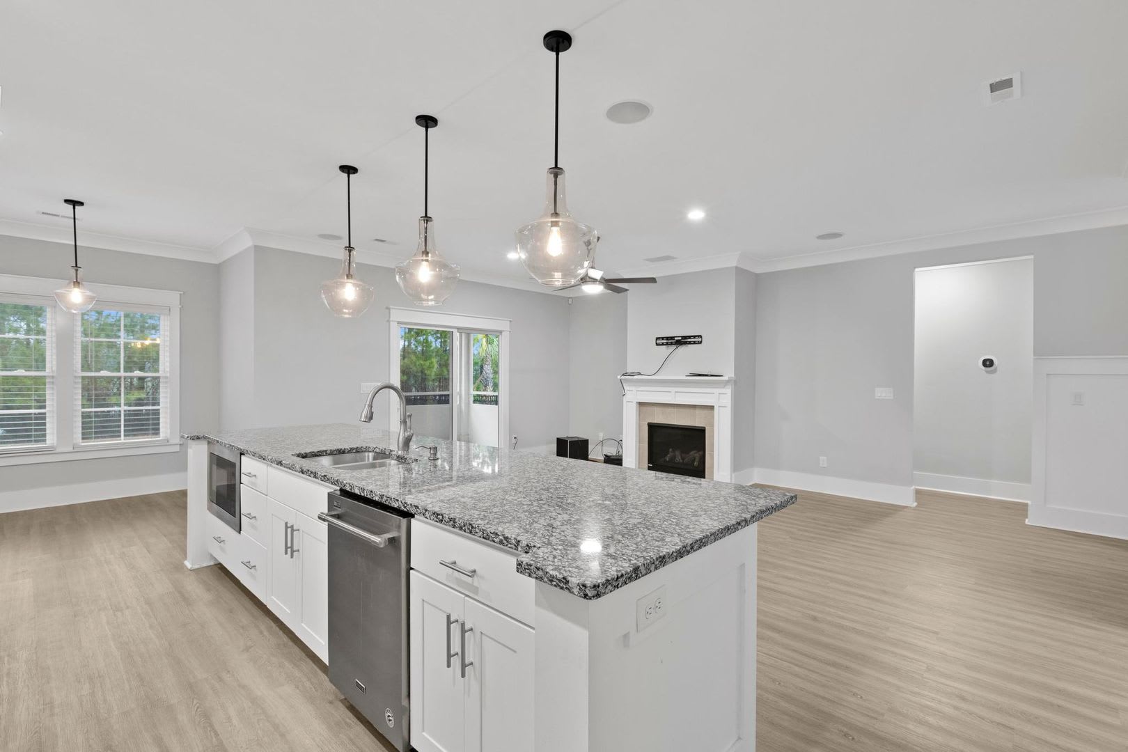 Beautiful Home Available With Tons Of Upgrades – photo 4