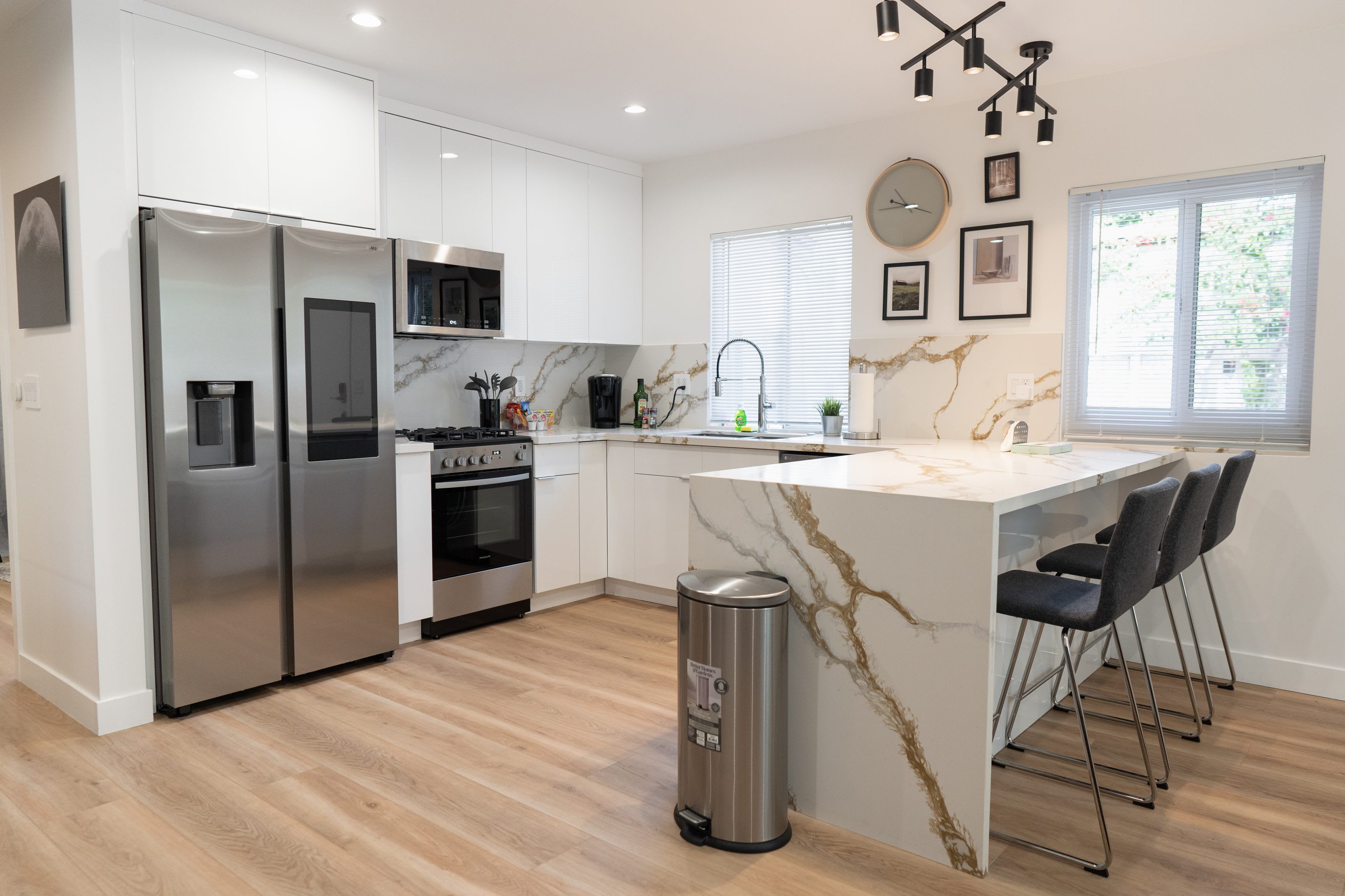 10863 Kling St – photo 5