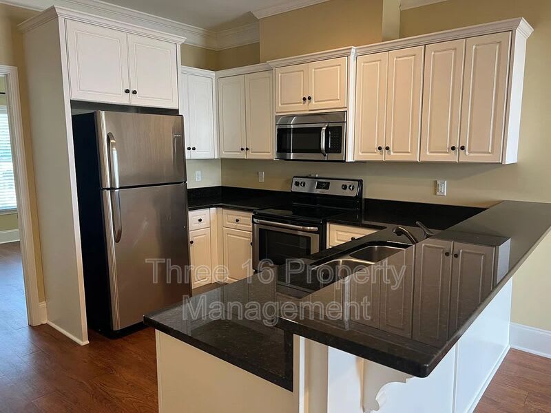 1555 Craig St – photo 5
