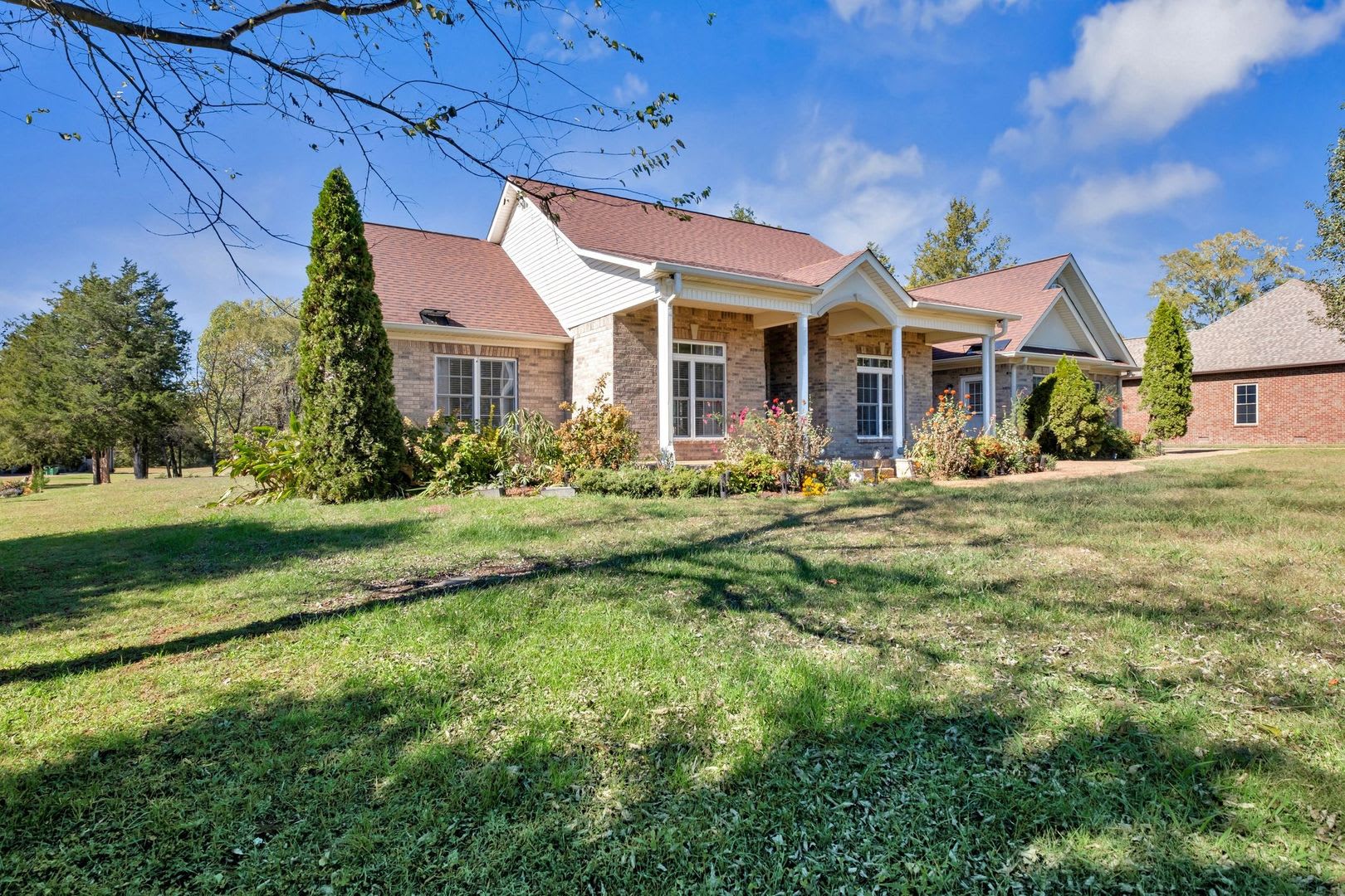 FOR LEASE- 3 BEDROOM SINGLE-FAMILY HOME! – photo 4