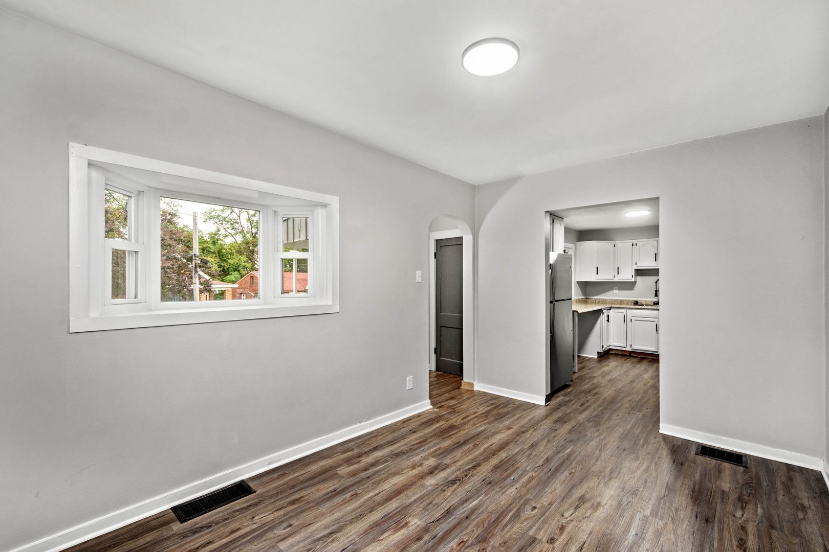 Beautiful 3 bedroom home in Munhall available November 1! – photo 5