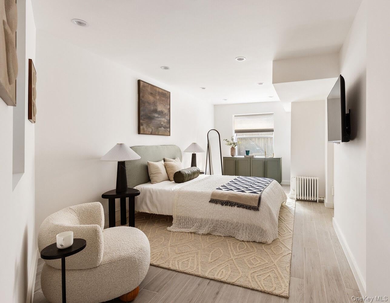 214 W 16TH Street – photo 4