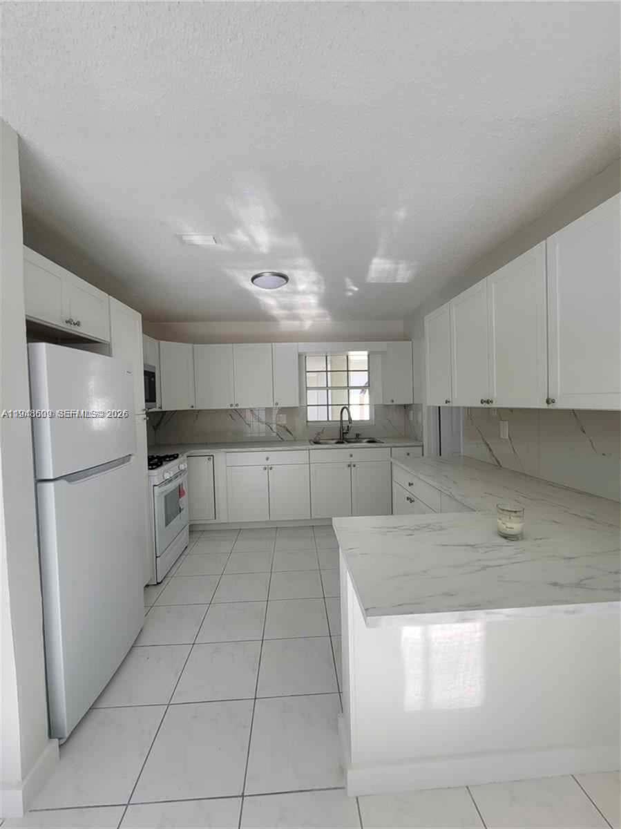 12305 Southwest 42nd Street – photo 5