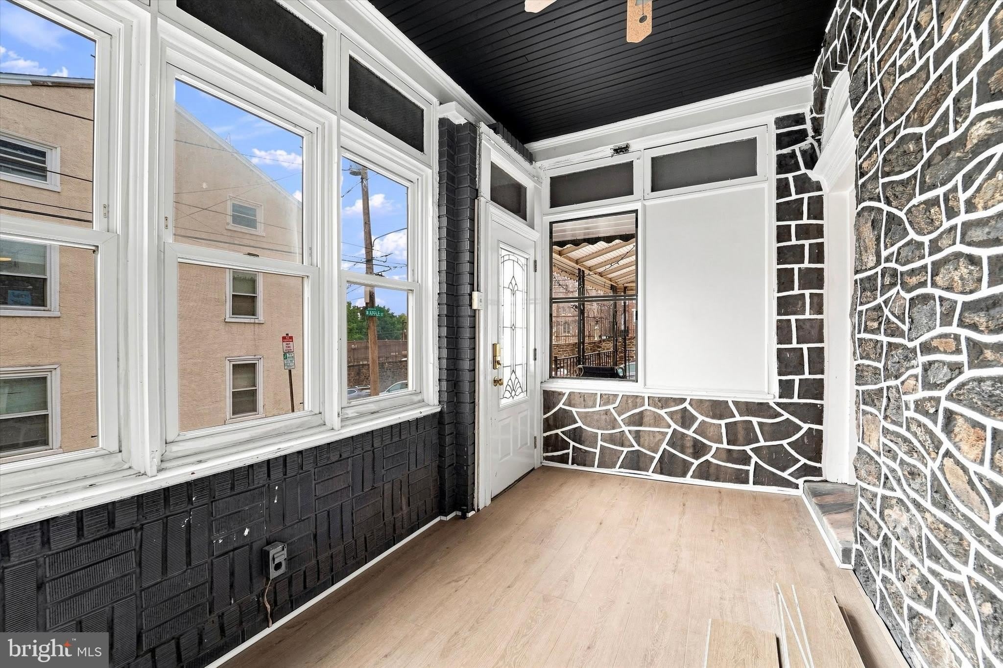 4173 APPLE Street – photo 2