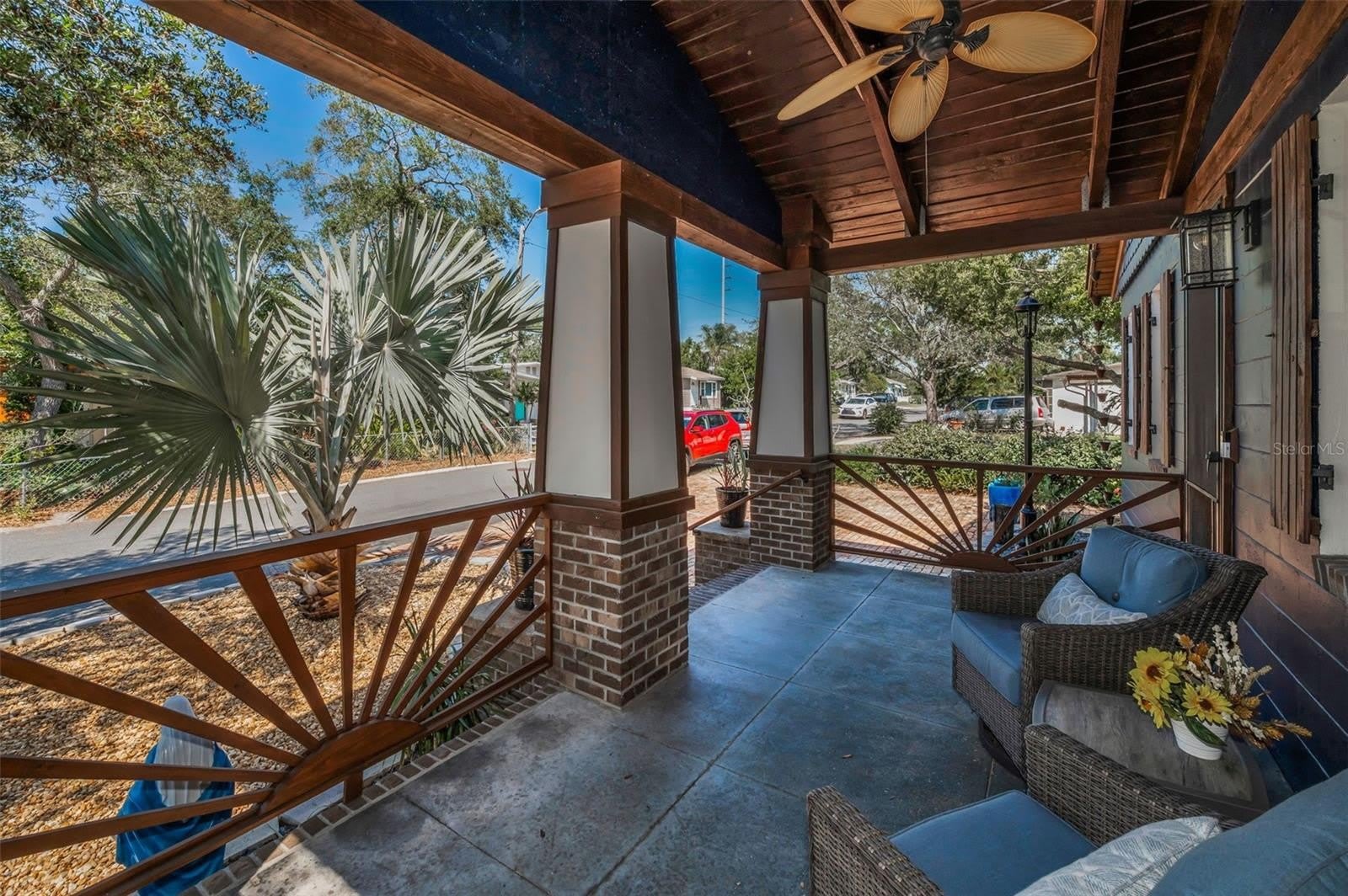 525 LEXINGTON Street – photo 2
