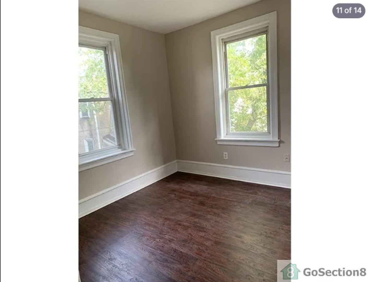 Spacious 3BR Townhouse with Modern Kitchen Hardwood Floors Available Now! – photo 4