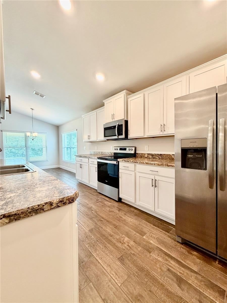 633 W REXFORD Drive – photo 4