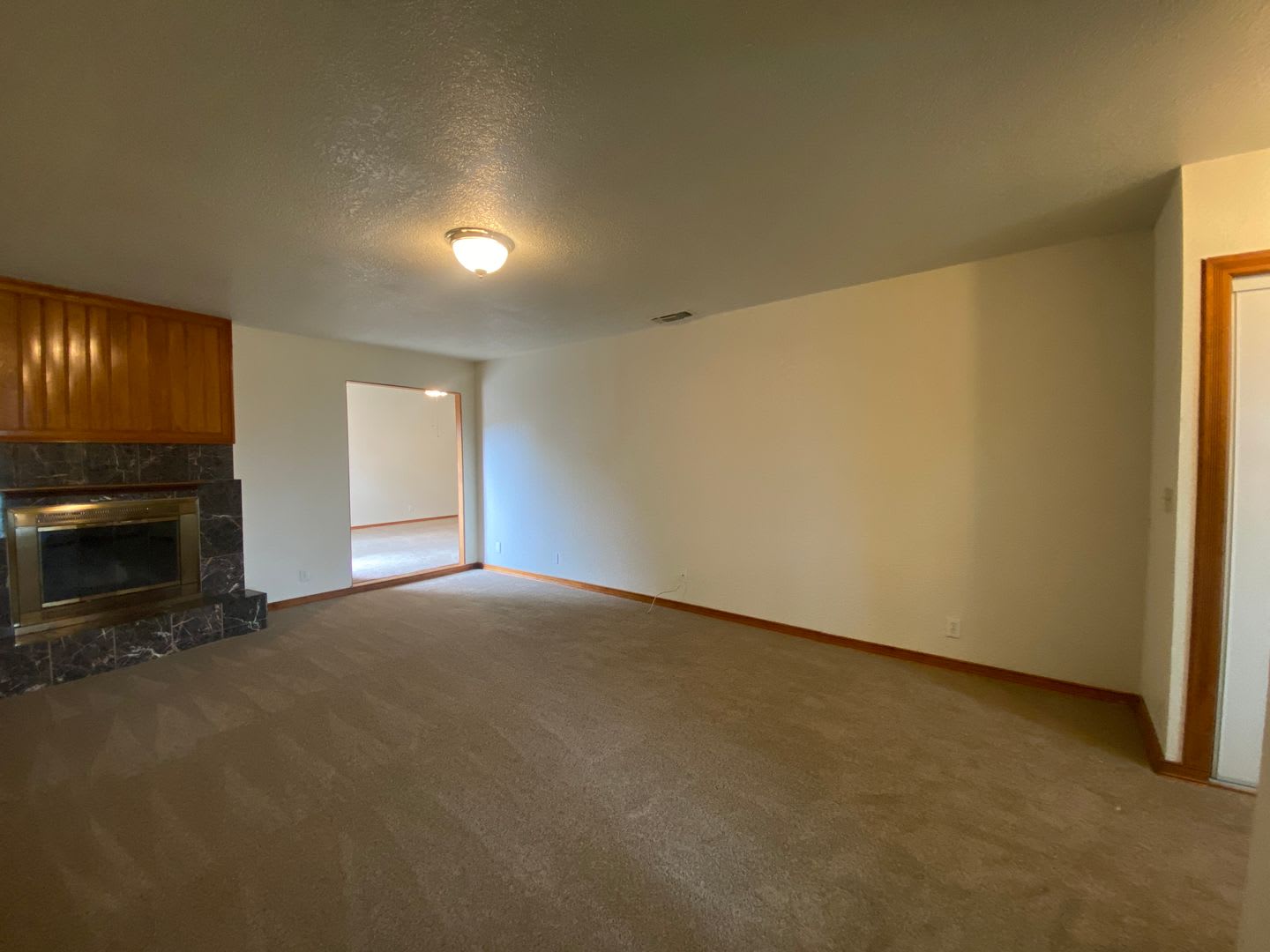 Cute Two Bedroom Deplex! – photo 4