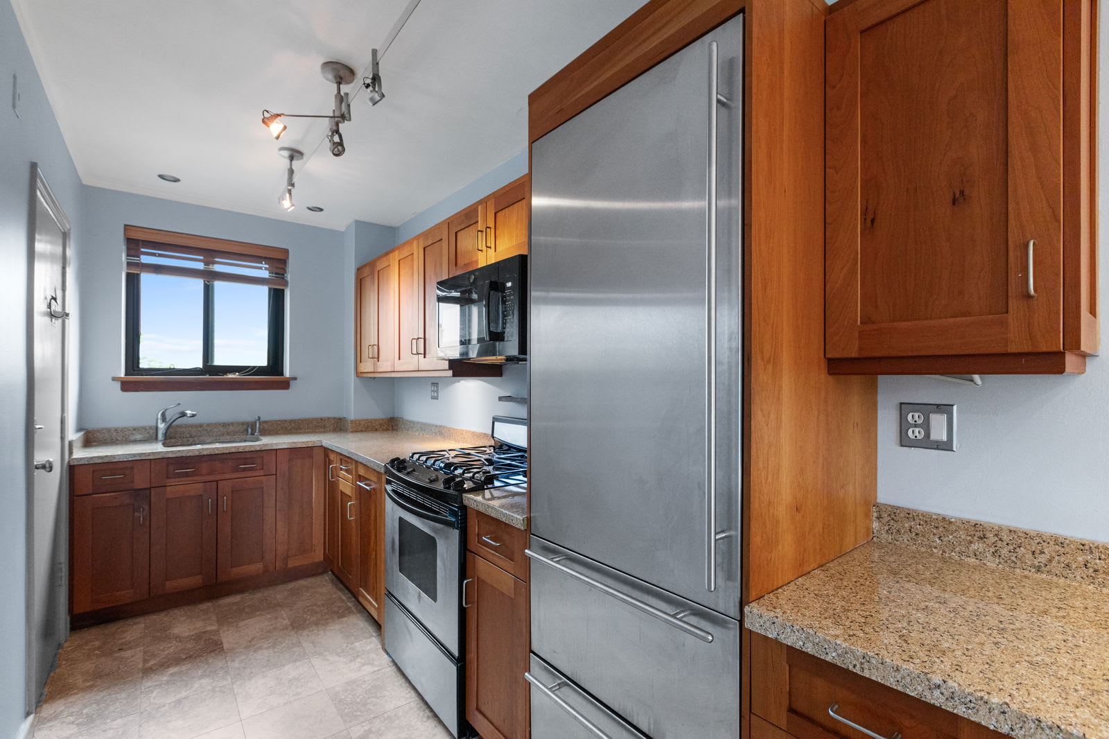 1208 West Chase Avenue – photo 2