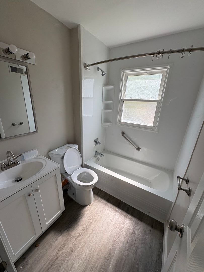 UPDATED 3 Bedroom 1 Bathroom single family home – photo 4