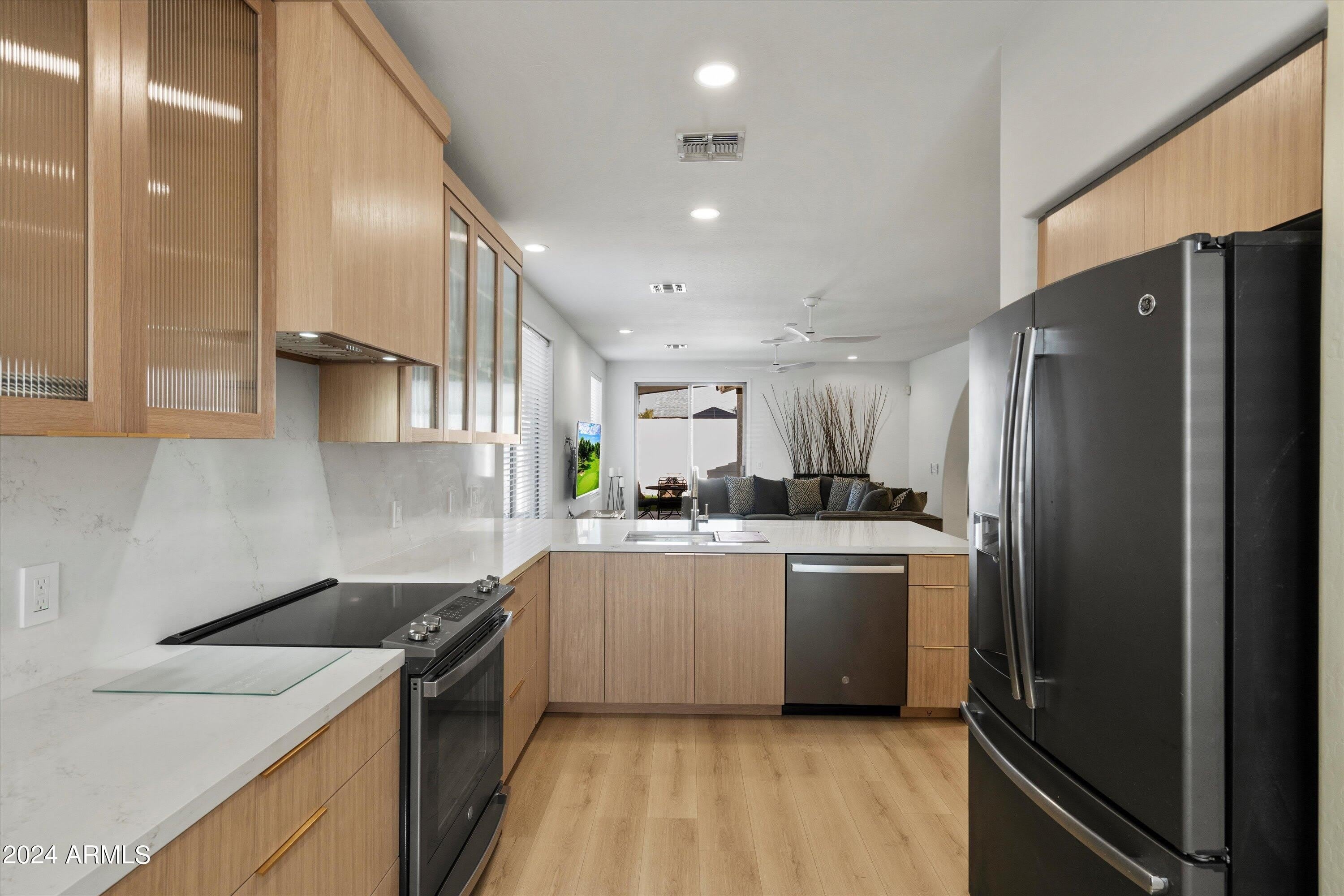 1084 E SUSAN Lane – photo 4