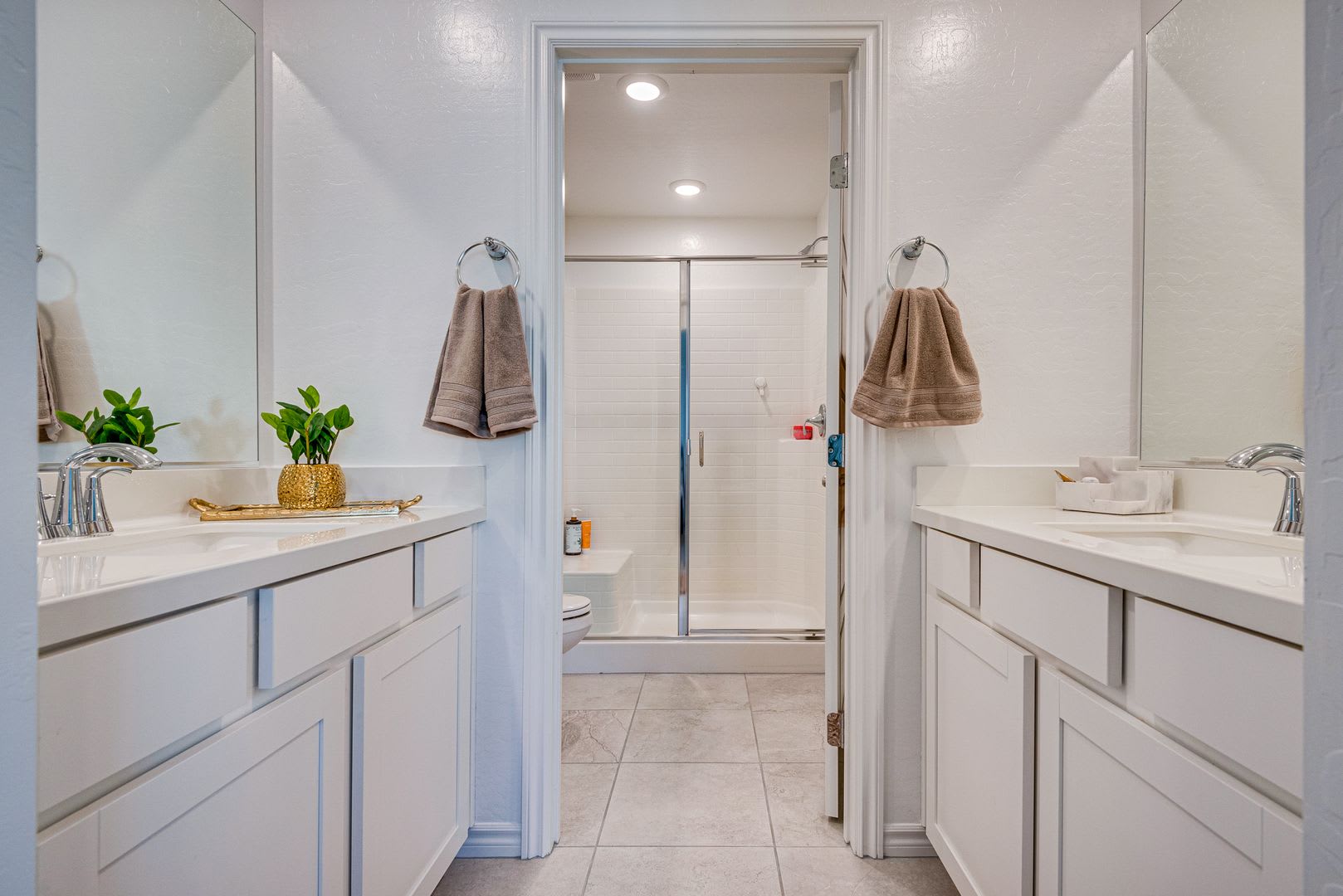 3-bedroom, 2.5-bath townhome, designed to offer the ultimate in modern comfort. – photo 4