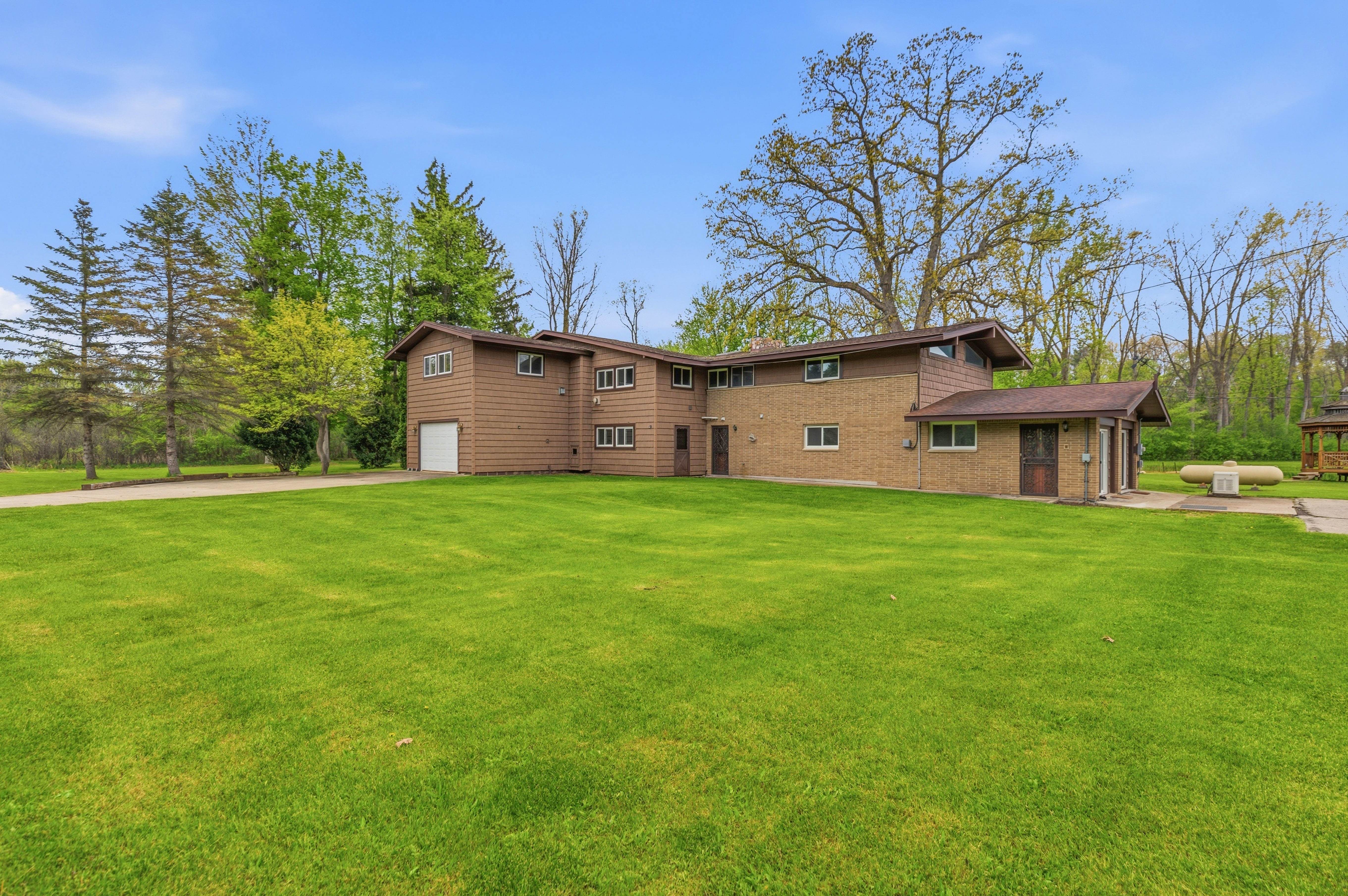 1392 Maple Grove Road – photo 2