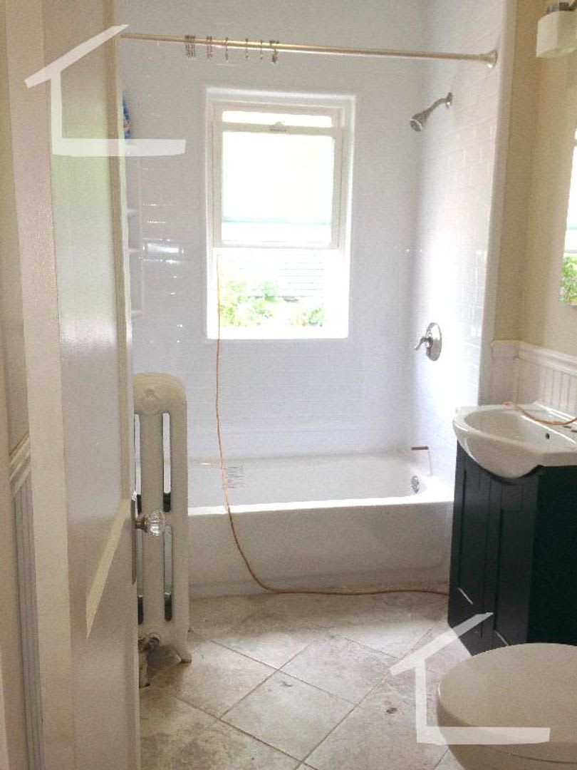 Nicely renovated 4 bed in Oak Square for September! – photo 5