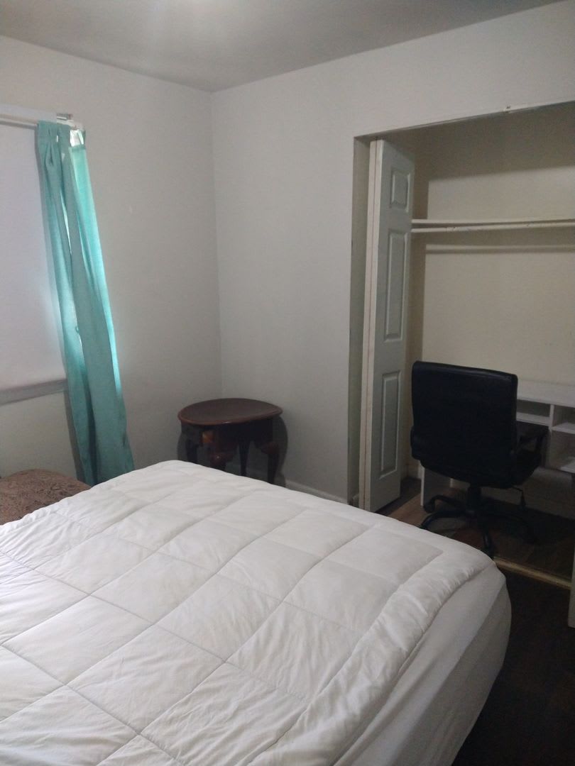 Room in 4 Bedroom Home at Longleaf Dr – photo 4