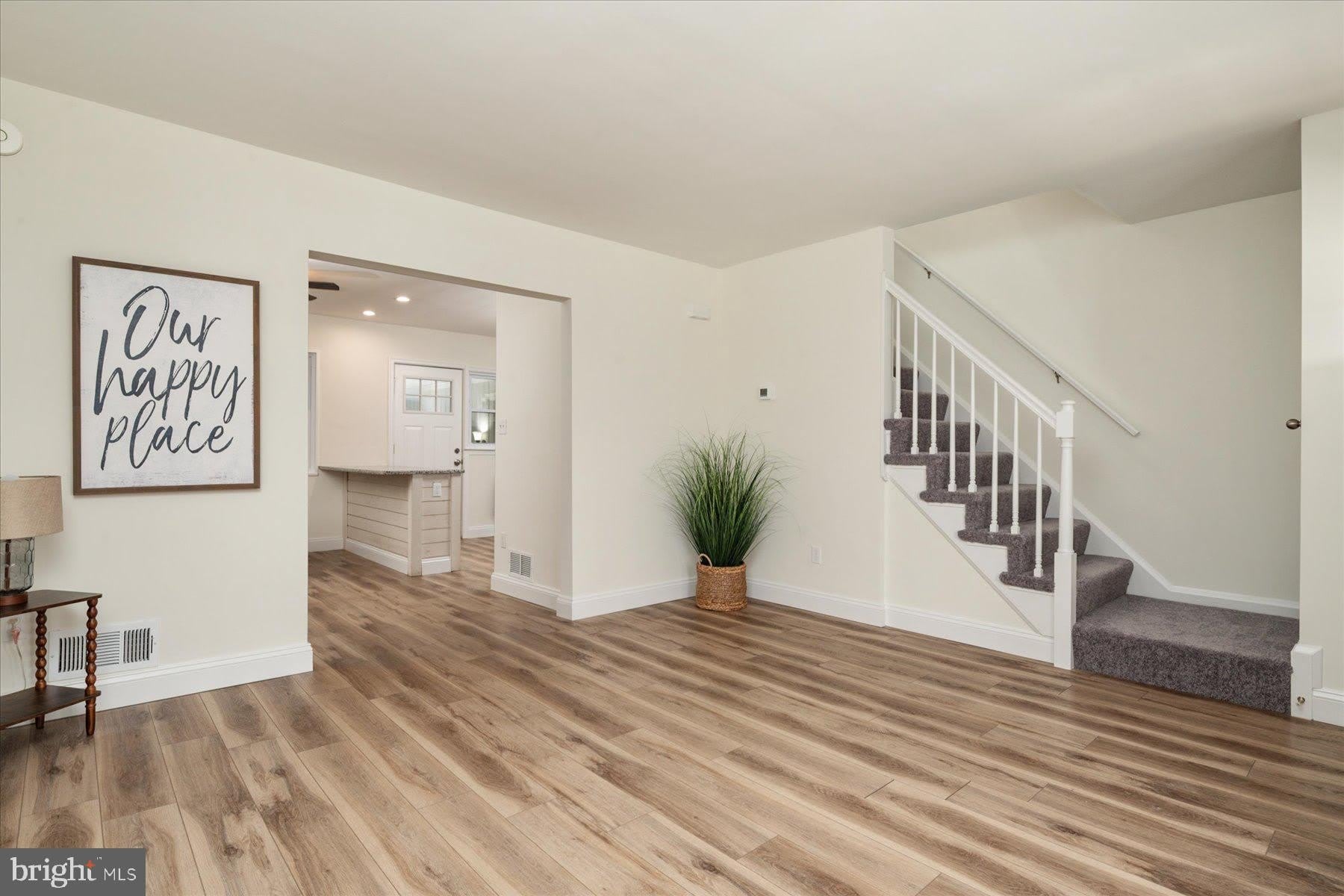 7920 CHARLESMONT Road – photo 4