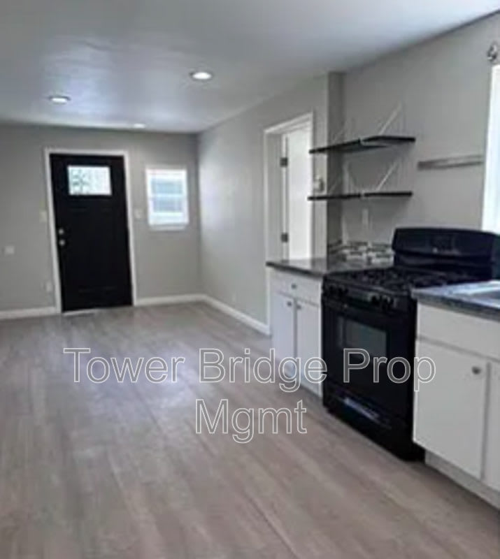 4042 1/2 43rd Street – photo 2