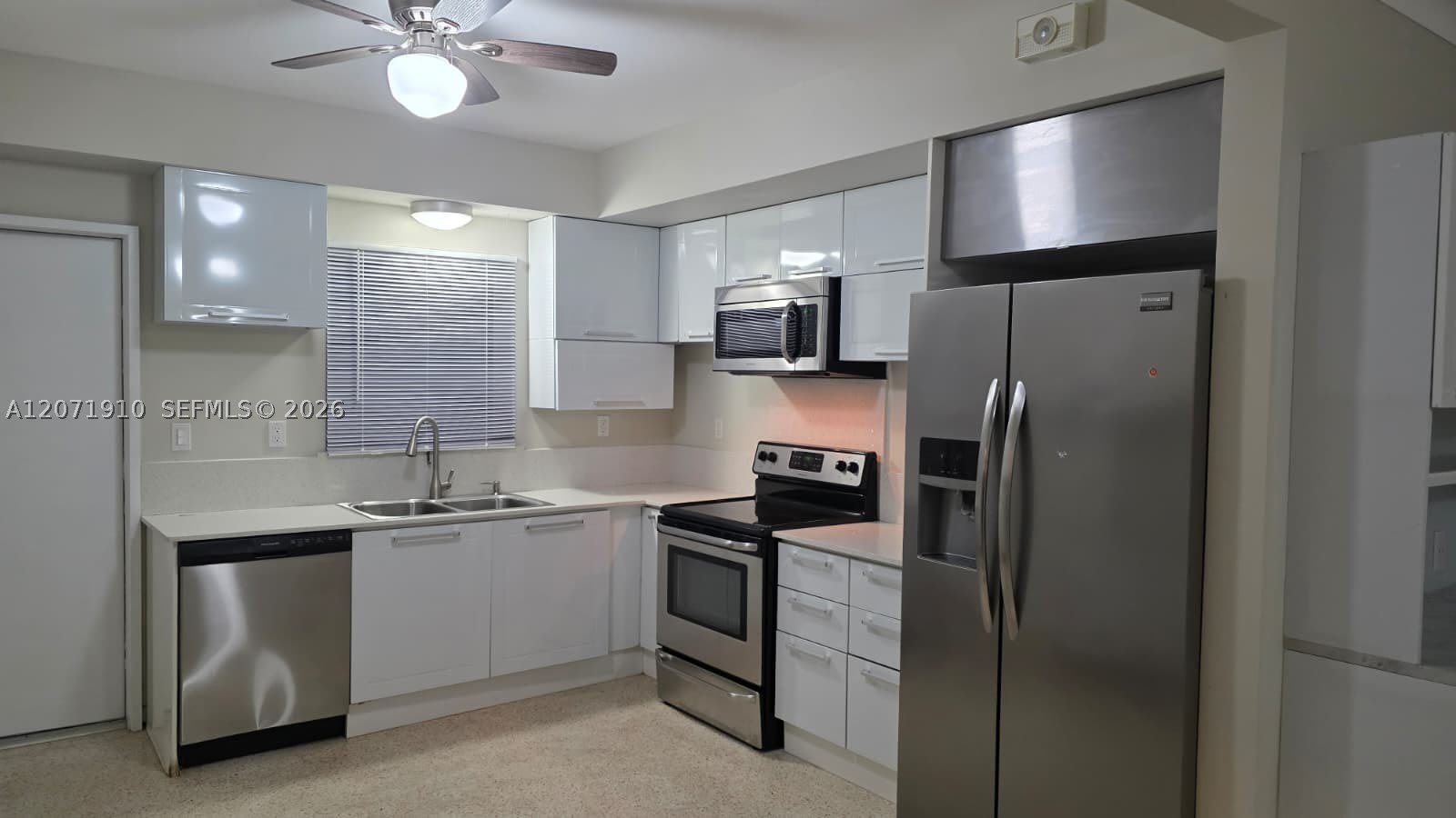 260 SW 31st Ct – photo 3
