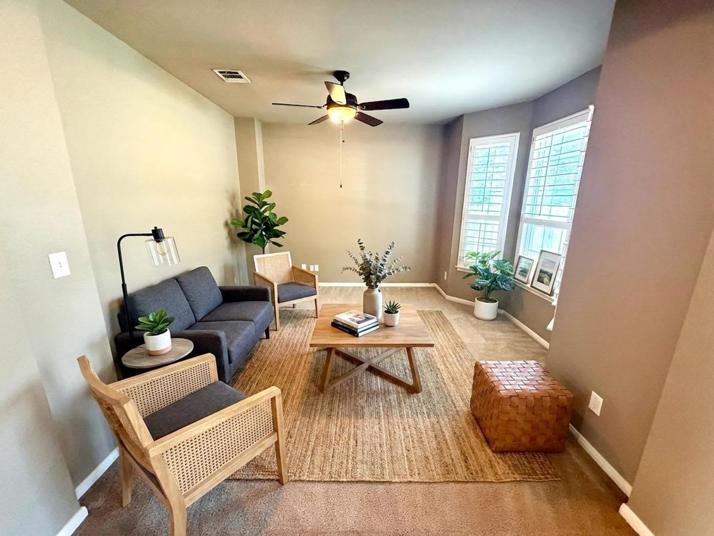 *MOVE IN SPECIAL* Gorgeous Four Bedroom home w/ Community POOL!! – photo 3