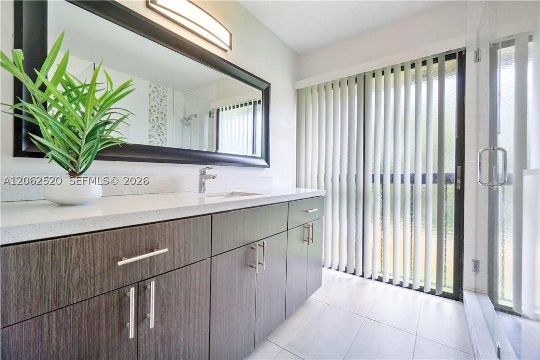 4828 Sheridan St – photo 3