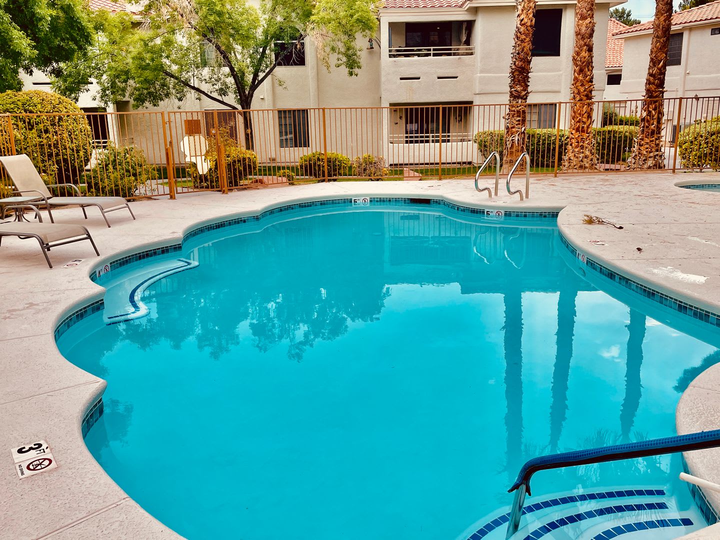Spacious, Fully Furnished 2 Bed, 2 Bath Condo in the Lakes! – photo 3