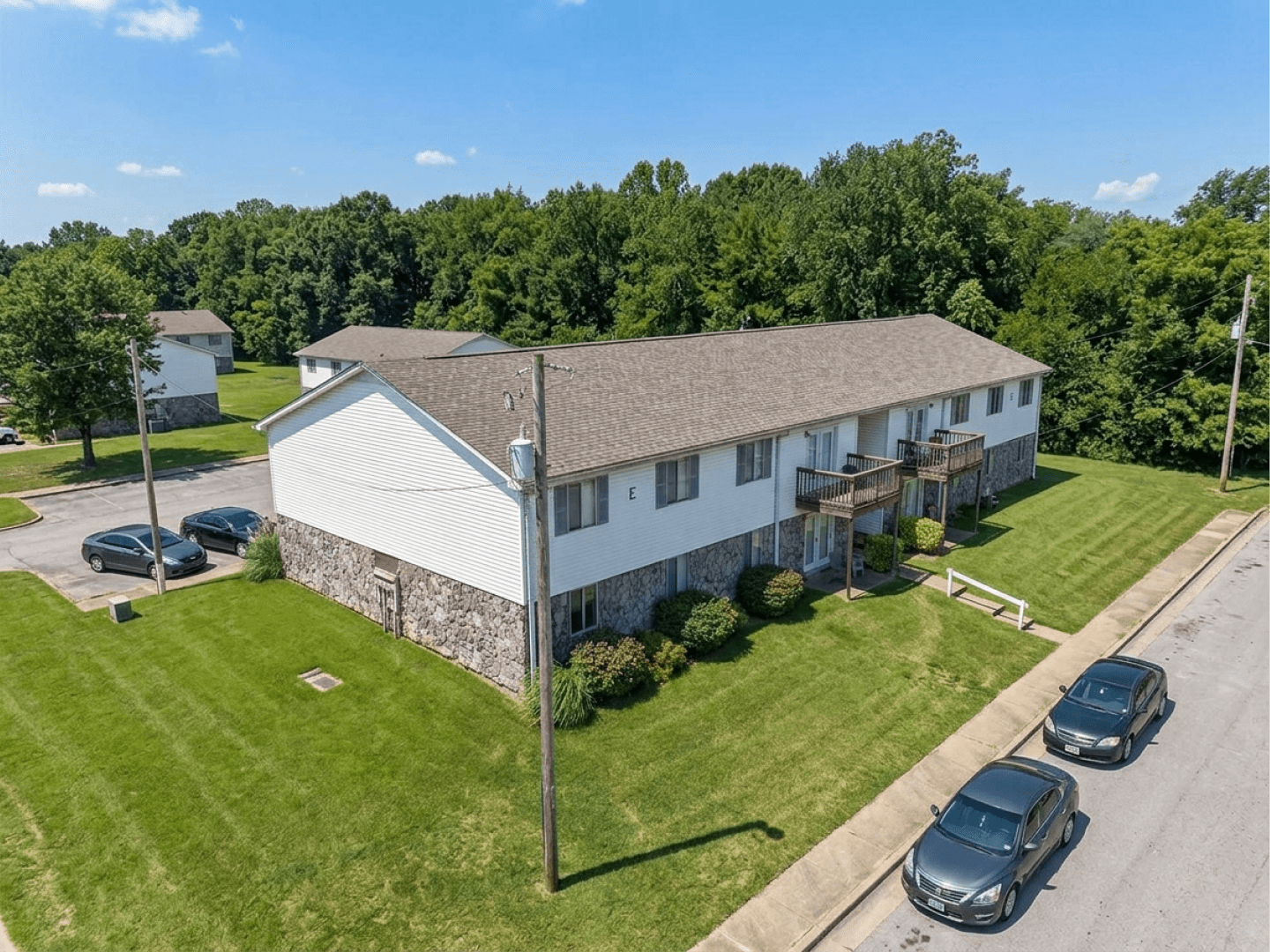 Hillwood Manor Apartments – photo 2