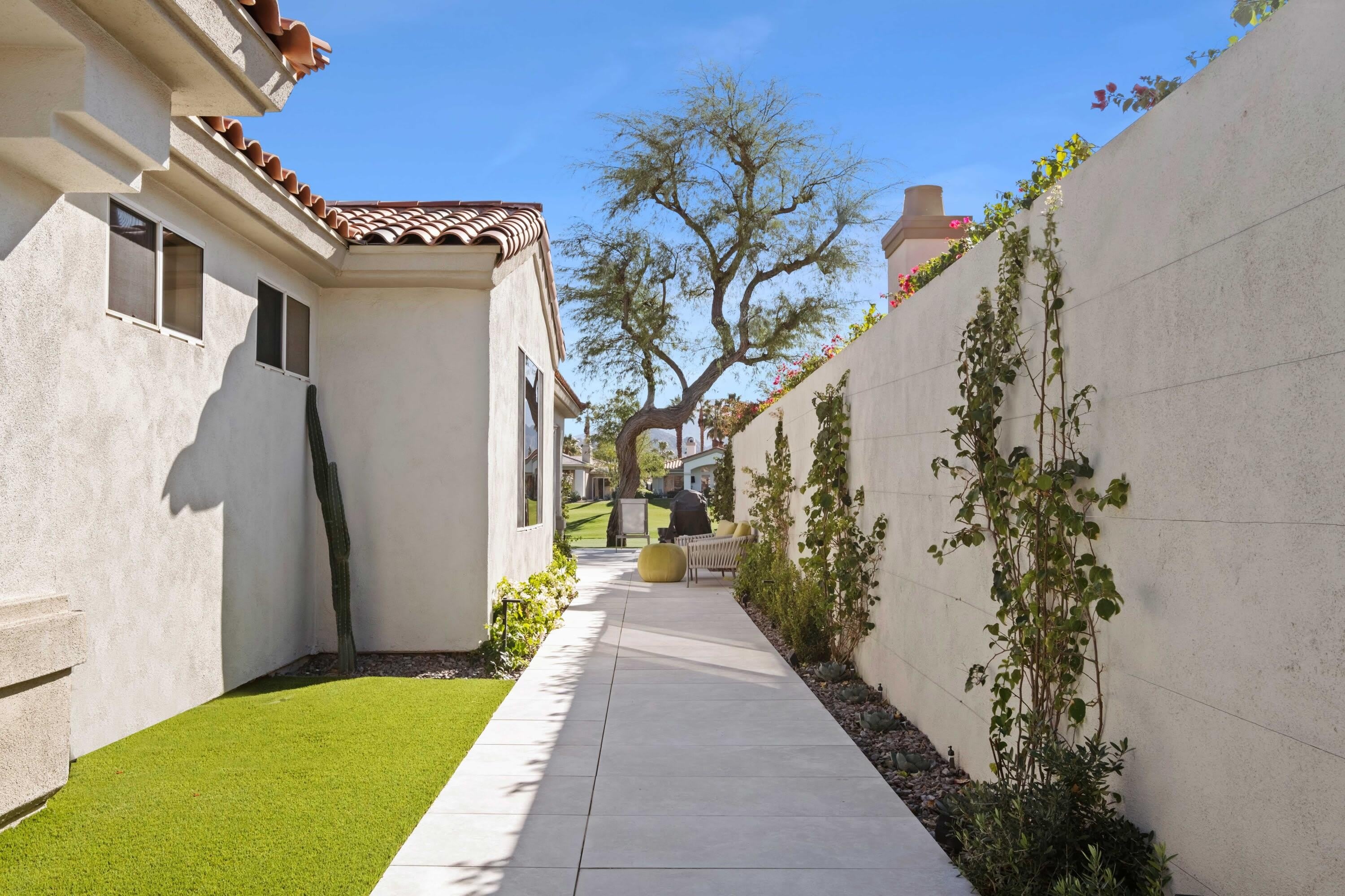 407 Desert Holly Drive – photo 4