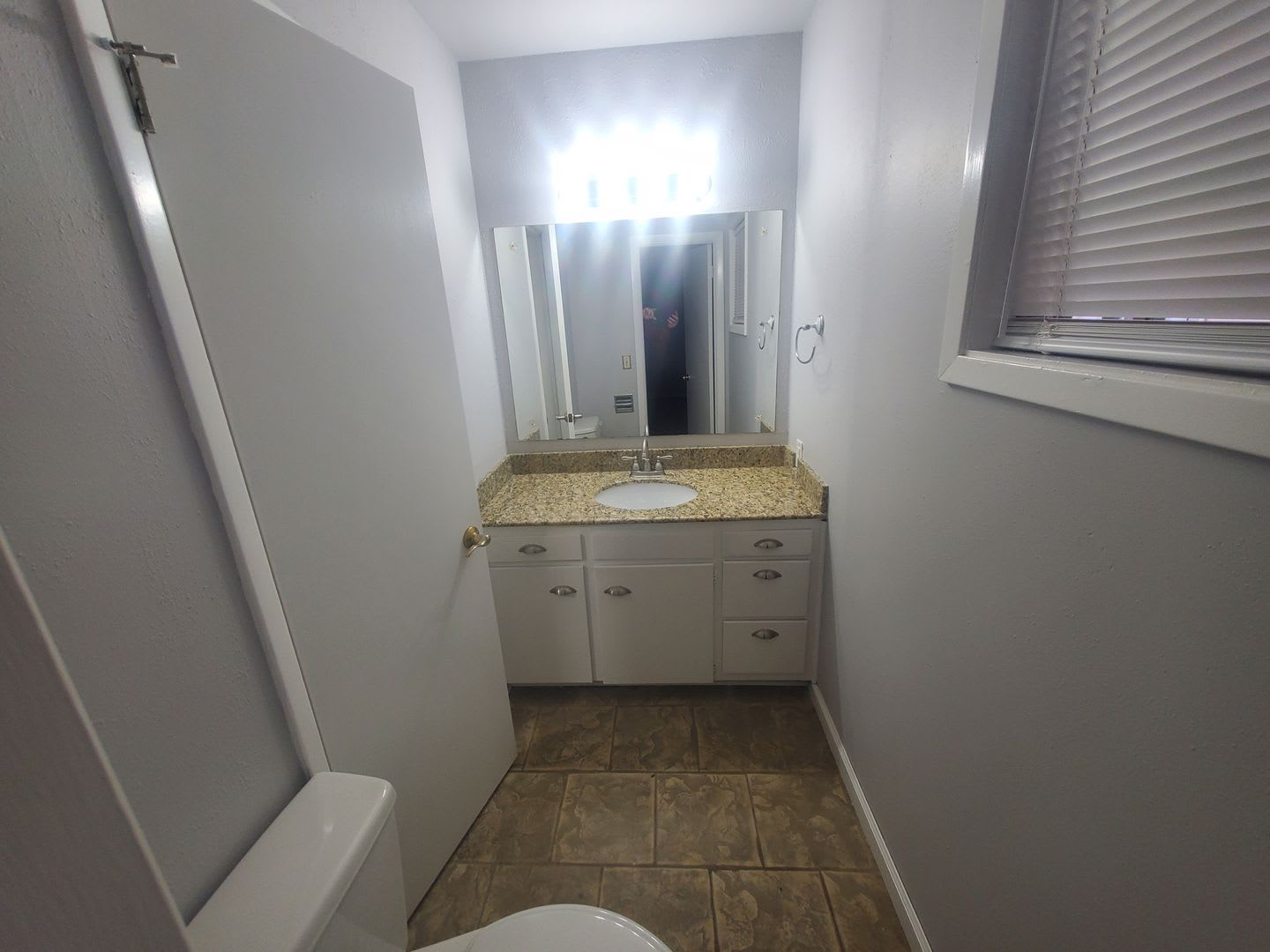 Nice 4 bedroom 1.5 bath home close to U of A and I-49 – photo 4