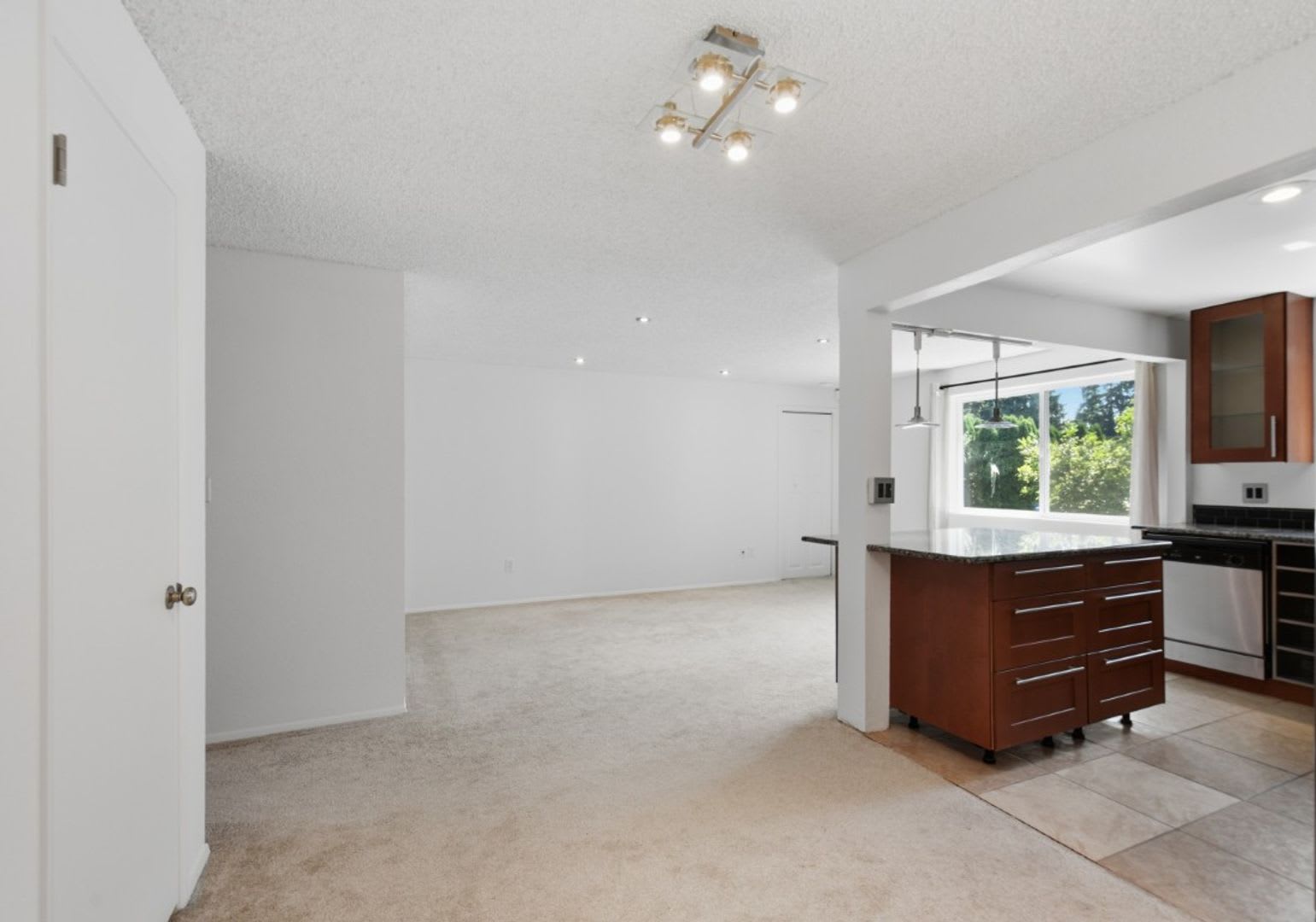 2Bd/1.5Ba Edmonds Condo – photo 2