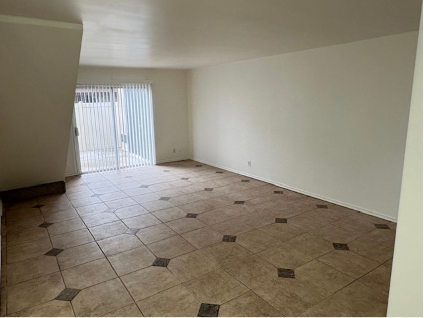 Half off 1st Month Rent!! Extra large 3bd/2ba 2 story townhome with patio/backyard – photo 3